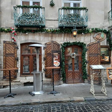 Midnight Cats' Apartment In Rynok Square Світло Є Завжди! Lviv Exteriör bild