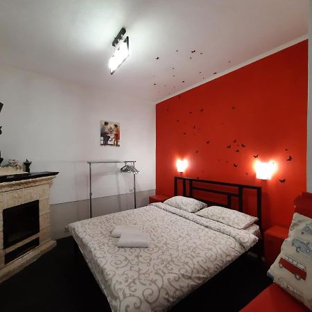 Midnight Cats' Apartment In Rynok Square Світло Є Завжди! Lviv Exteriör bild
