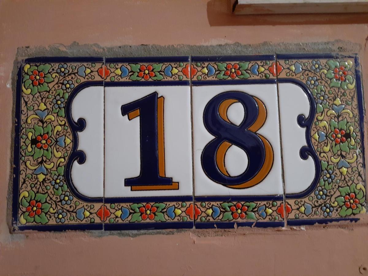 Midnight Cats' Apartment In Rynok Square Світло Є Завжди! Lviv Exteriör bild