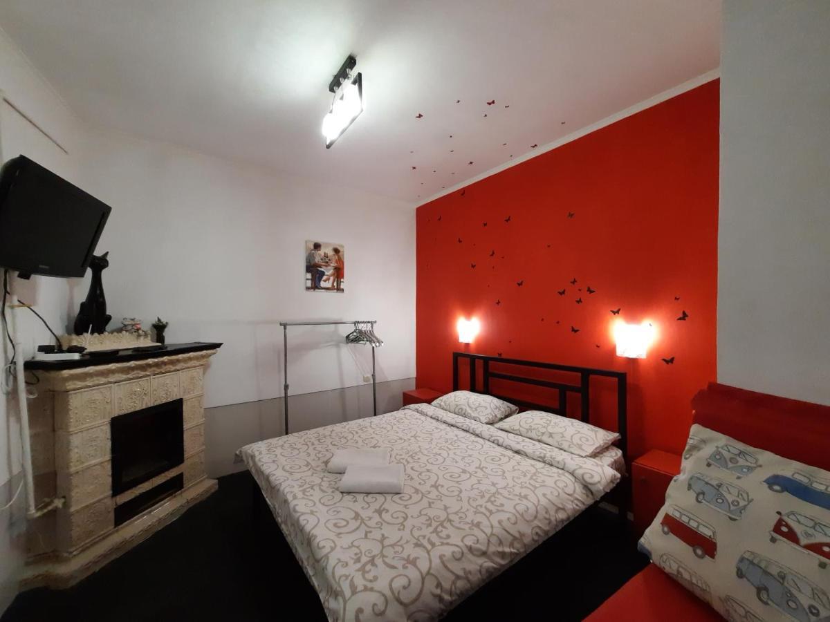 Midnight Cats' Apartment In Rynok Square Світло Є Завжди! Lviv Exteriör bild